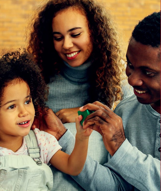 Une famille épanouie avec l'accompagnement parental et éducatif sur artdudialogue